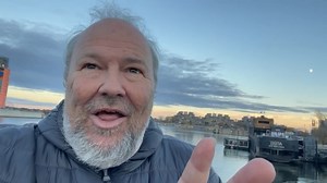 Déjà notre 7e LIVE ce mercredi à 21h ici-même sur notre page Facebook! De plus, vous pouvez toujours participer au concours pour nous recevoir lors du dernier LIVE de 2021. Pour participer, envoyez-nous vos vidéos ici: livejmp@gmail.com À mercredi! | Jean-Marc Parent
