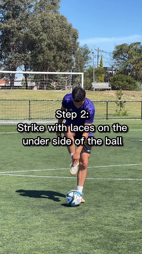How to Hit a Knuckleball 🥵 | Tom Harris Football
