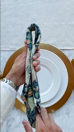 5 Gorgeous Napkin Folding Styles with Morris & Co. Golden Lilly Napkins!