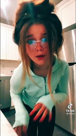 why's she bending over like that tf😭