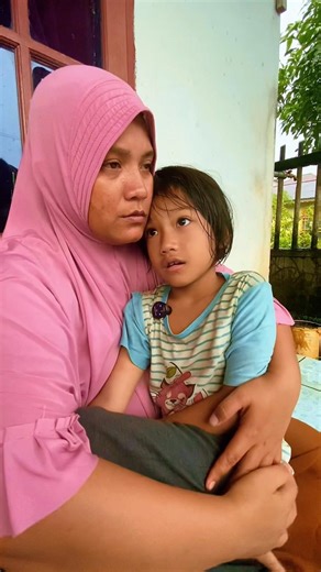 Nada and her mother take shelter #drama #inspirationalstory #life #inspirationalstory #film #shorts