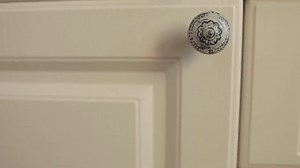 Shaker vs Flat Panel Cabinets: Which Is Best for Your Kitchen?