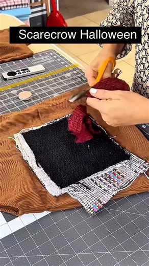 Tami Jones • HometownQuiltCompany | Cutest scarecrow costume • Full tutorial on my profile • I teach easy beginner friendly step by step sewing tutorials right here every day... | Instagram