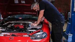 Replay S16AE1 - Mazda MX5 : voir l'intégralité de cette émission sur RMC BFM PLAY