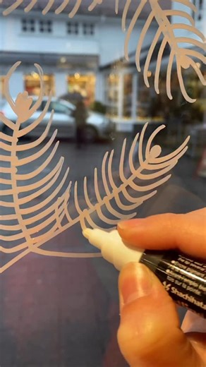 I love creating window art🎄✨ Here I’ve used Posca pens;) Would YOU try it? It is so much fun! Aaand so decorative. And a tip if you don’t have snow, just draw it on the window and you feel like it’s snowing❄️🥳 #windowart #windowillustration #windowdesign #windowdecor #windowdisplay #christmasart | Maren Baxter Blog