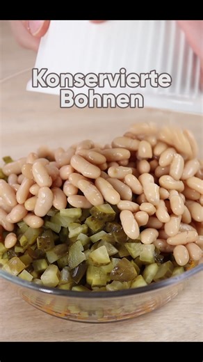 🥗 Leckeres Bohnensalat-Rezept! 🥗 📌 Zutaten: 🧅 1 Zwiebel 🥕 1 Karotte 🥒 Eingelegte Gurken – 3 Stk. 🫘 Konservierte Bohnen – 150 g 🌿 Pflanzenöl – 40 ml 🌱 Dill & Petersilie 🧂 Salz & Pfeffer nach Geschmack 👉 Alle Zutaten mischen und diesen einfachen & köstlichen Salat genießen! 😋 #GesundeErnährung #EinfachesRezept #Bohnensalat #Hausgemacht #fblifestyle | Rezepte von Anna