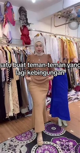 Padu Padan Rok Warna Karamel dan Mocca