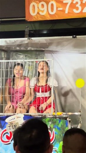 Pattaya Walking Street Funny Game 🎯 | Dunk Tank Ball Throwing | Thailand | #Shorts
