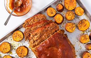 PRINT the recipe: https://bit.ly/3dG2MI5 Why not make meatloaf as a sheet pan meal?! With meatloaf, it seems that you either love it or hate it. This one will make you love it, I promise! Super easy to make, tender, and flavorful. This was my mom's go-to for Sunday dinner but I think it works for any weekday or night! INGREDIENTS For the meatloaf: - 1/2 cup diced onion - 1 clove garlic, minced - 1 lb ground beef (92% lean preferable) - 1 lb ground pork - 2 large eggs, lightly whisked - 1 1/2 cup