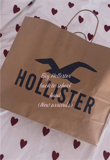 I’m definitely ready for back to school #2000s #newhollister #hollister #hollisterboxing #hollisterco @hollister