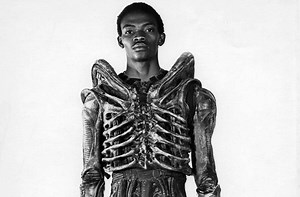 Bolaji Badejo : L'acteur méconnu derrière le succès d'Alien - Eklecty-City
