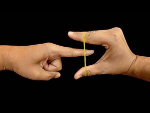 10 Easy Rubber Band Magic Tricks For You