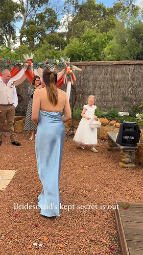 Bridesmaid’s kept secret is out 🤪 Lea Higgs . Surprised wedding of Dan and Joy Charnock | Carolina Gonzaga Allen