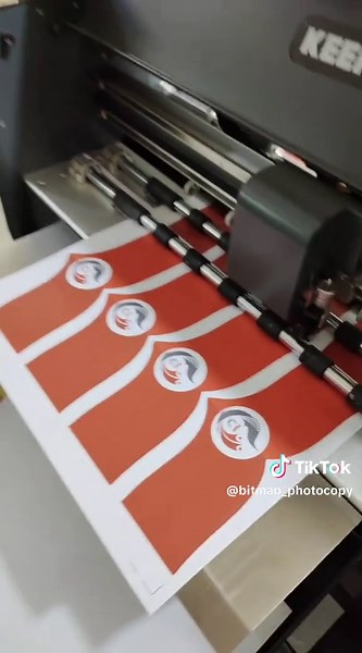 proses cutting headban lebih rapih lebih bagus. hubungi nomor WhatsApp untuk info lebih lanjut 62 823-1775-1763 #telutizenmuda #pkkmbtelu2025 #telkomuniversity #bojongsoang