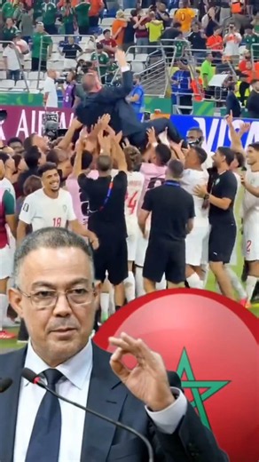 لاعبو المنتخب المغربي يحتفلون مع فوزي لقجع بعد التأهل ضد هولندا اليوم - ملخص المغرب وهولندا2-3