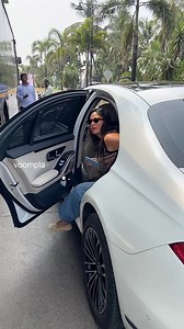 75K views · 515 reactions | Somvaar work mode on! Kareena Kapoor steps out for a work thingie and hops into her vanity van | Voompla | Facebook