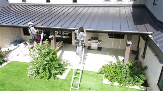 Our crew is hard at work, installing beautiful half-round gutters with unmatched craftsmanship and attention to detail. From the close-up precision to the stunning roof view—every inch is designed to protect and impress! 🏠✨ 📍 Serving Central Texas 📞 (512) 881-9204 🌐 GuttersMadeEasy.com #GuttersMadeEasy ™️ #HalfRoundGutters #GutterExperts #TexasHomes #SeamlessGutters #RoofView #PrecisionMatters #HomeImprovement #KyleTX #BudaTX #SanMarcosTX #AustinTX #NewBraunfelsTX #CustomGutters #MetalRoof #