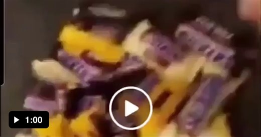 Happy Halloween from the toilet stall. Best trick or treat ever - Video