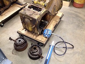 Caterpillar D2 #5J1113 Chassis Rebuild Ep.6: Removing The Steering Clutch Packs