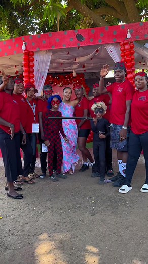 La team de Ladybug et Chat noir vous dit au revoir à la Foire 🥹 Elle vous donne rendez-vous au village de Noël pour les mêmes prestations de services et plus encore 🤩🥳 Soyez au rendez-vous✌️ #togolais228🇹🇬 #viralvideo #tiktoktogo🇹🇬