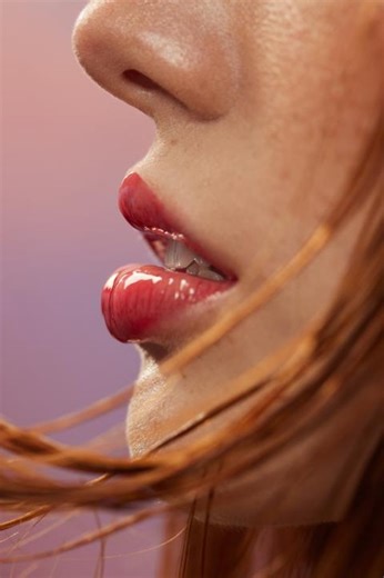 The Outset by Scarlett Johansson | Scarlett's go-to summer shades are bright and glossy but never sticky, thanks to Lip Oasis' ultra-nourishing formula 💧 Sun Kiss + Mirage... | Instagram