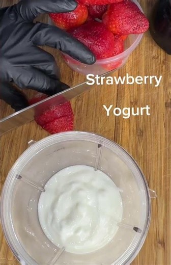Strawberry yoghurt smoothie 🍓Fresh, creamy, and so easy to make