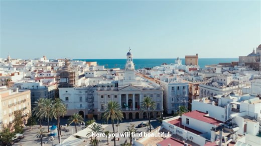 ¿Vamos al lío? Bienvenidos a una nueva sesión de... ¡Aprende inglés antes de las tres! En la clase de hoy, practicaremos con un vídeo más nuevo que el móvil de un influencer. ¿Por qué la ciudad de Cádiz ha sido elegida por National Geographic como uno de los mejores destinos para viajar este 2025? ¡Así se titula! Estad atentos hasta su terminar. ¡Caerá en el examen final! 😊 Más información, aquí: www.diariodecadiz.es/cadizfornia/national-geographic-claro-cadiz-mejores_0_2003104195.html Vía www.