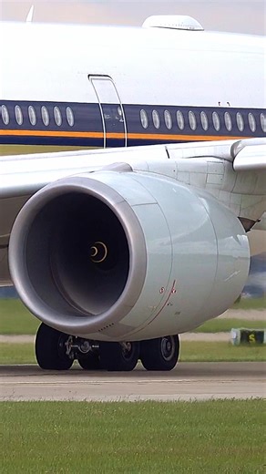 36K views · 950 reactions | Two LOUD Departures, which wins? 樂 | Airliners Live | Facebook