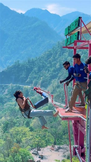 Bungyjump#motivation #shortsvideo #viralshorts #trendingshorts #bungeejumping #adventure #thrilling