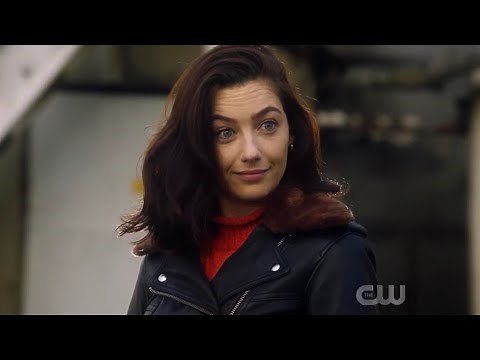 Sue Dearbon (The Flash) scenes #1