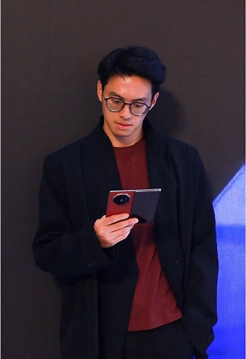 Unboxing HUAWEI Mate XT: Stylish Design Unveiled!