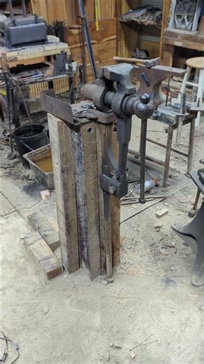Post vice Mounted #vice #blacksmith #new #shots