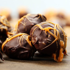 239K views · 57K reactions | Magical Homemade "Butterfinger" Bites Perfect For Halloween Tonight ;) | Tasty | Facebook