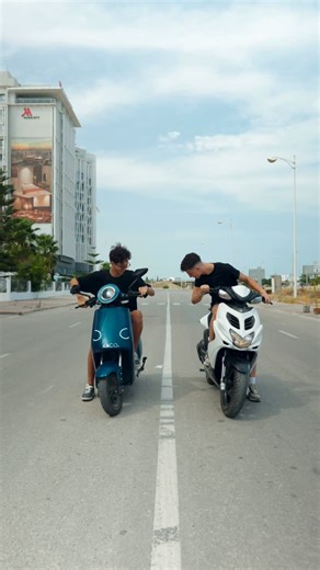 KAYCO. on Instagram: "the Tunisian-made Kayco electric moto ⚡ against the Yamaha Nitro 50cc 🏍️. Who’s faster: electric or gasoline? Watch until the end to see the surprising result 👀🔥"
