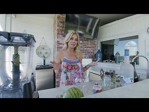 Baywatch and Playboy Bunny 💋 Brande Roderick Makes Healthy 🍹 Cocktails ❣️