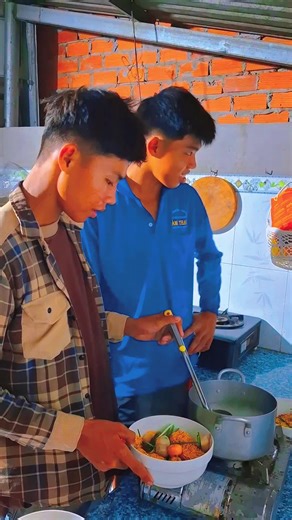 Tương Tác Với Siêu Chua Trong Năm 2024