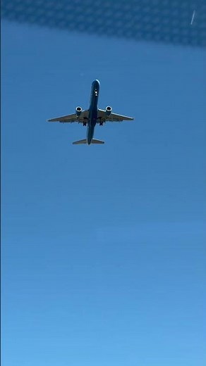 Vice President's plane conducts touch-and-go training in Greensboro, NC