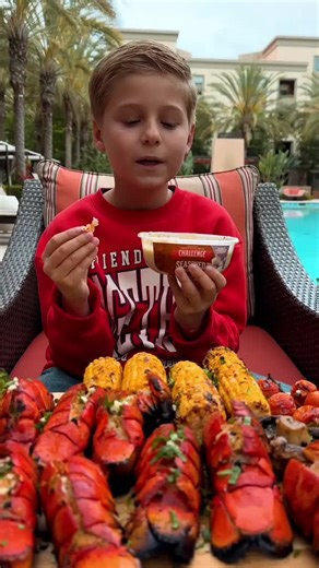 Everything is better with Challenge Butter Snack Spreads! 🧈🦞🌽 Try our Garlic Parmesan with Herbs Snack Spread to make all your summer grilling recipes even better 😋 #challengebutter #butter #challengebuttersnackspreads #challengebuttersnackspread #recipes #garlicparm #grilling #yum #yummy