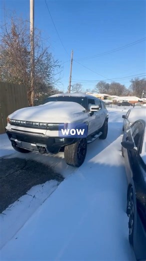 Hummer EV in Snow for the First Time ❄️🚙
