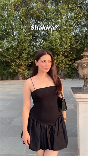 Anshika Thakur on Instagram: "shakira vs patola . . #trending #trendingreels #ootd #reelitfeelit #grwm"