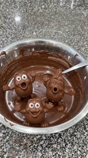 You Won't Believe This Chocolate Art Trick! 🍫