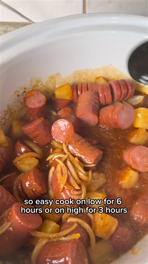 This crowd-pleasing Crock Pot Hasselback Sweet & Saucy BBQ Kielbasa is the perfect recipe for game day or an easy weeknight dinner. 🍽️ here’s the recipe: https://www.stephreallife.com/crock-pot-hasselback-sweet-saucy-bbq-kielbasa/ 📌 Save this video for later 📲 Follow along so you don’t miss any recipes! 🌟 I would greatly appreciate it if you could take a moment and leave a 5 star ⭐️ review on my blog! Crockpot recipes, football party recipes, super bowl, tailgate recipes | Stephanie Gigliott