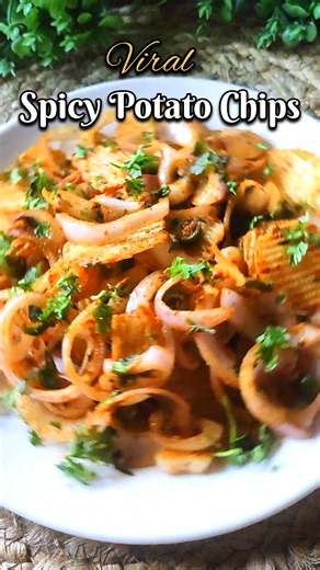 Crispy Spicy Potato Chips Recipe | Homemade Crunchy Chips 🥔🌶️ #Shorts