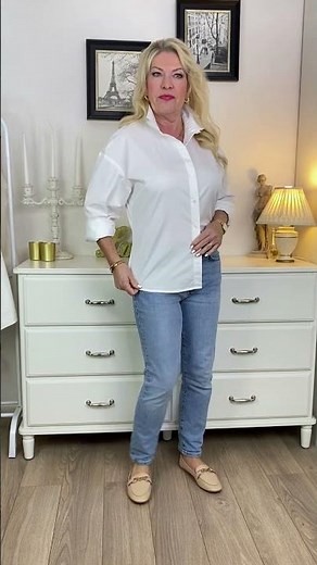 HOW TO HALF TUCK A SHIRT INTO JEANS