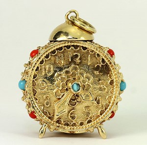 How to Find Fine Jewelry at Estate Sales