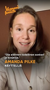Näyttelijä Amanda Pilke toimi Vegaanihaasteen kummina jo vuonna 2020. Mutta osaatko arvata, mikä oli hänen ykkössyynsä lähteä mukaan? Katso video, niin tiedät vastauksen! Ole sinäkin eläinten todellinen sankari ja ilmoittaudu mukaan tammikuun Vegaanihaasteeseen osoitteessa https://vegaanihaaste.fi Saat tammikuussa huiman määrän reseptejä, vinkkejä sekä inspiraatiota! <3 | Vegaanihaaste