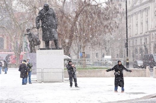Snow falls on London as storm poses blizzards threat to South-East
