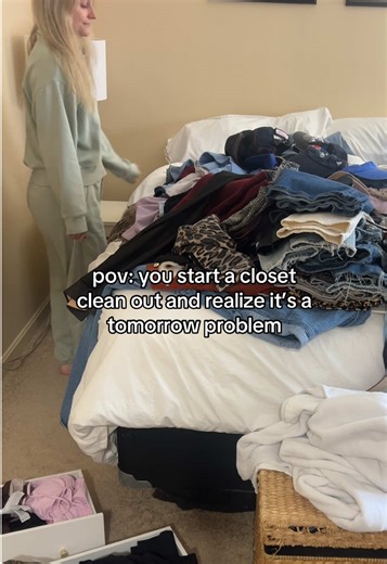 started a closet clean out with the best intentions and somehow ended up with my entire wardrobe on my bed 🫠🧺 if you’ve ever tried to declutter your closet, you know the motivation comes in waves. one minute you’re organizing and sorting, and the next minute it’s late and suddenly this becomes a tomorrow problem 😴 decluttering is part of a bigger reset - especially during no spend/ no buy january, when i’m trying to be more mindful about what i already own, what i actually wear, and what i do