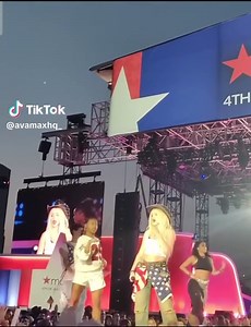 Ava Max's Stunning Performance of 'Wet, Hot American Dream'