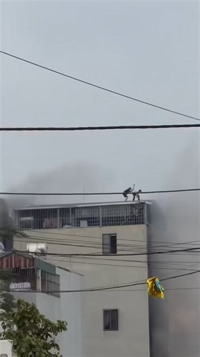 2 NGƯỜI HÙNG KHÔNG CẦN MẶC ÁO CHOÀNG LÀ NGƯỜI VIỆT NAM TÔI ĐÓ C… Xem thêm - Videos & Movies on Vimeo